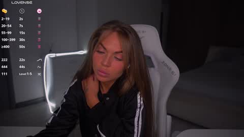 Evelina online show from 10/25/25, 01:18