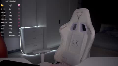 Snapshot of evelina_fox chatting on 02/16/26, 06:04 Evelina online show from 02/16/26, 06:04