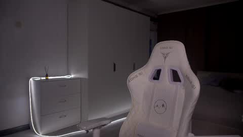 Evelina online show from 05/11/26, 04:04
