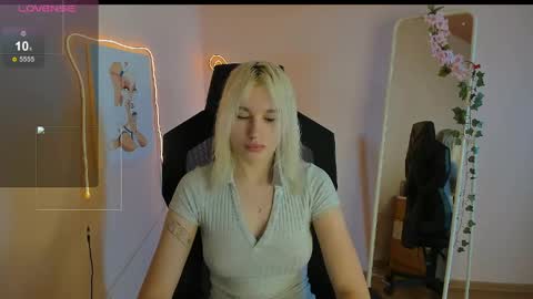 Evelina online show from 05/05/26, 01:35