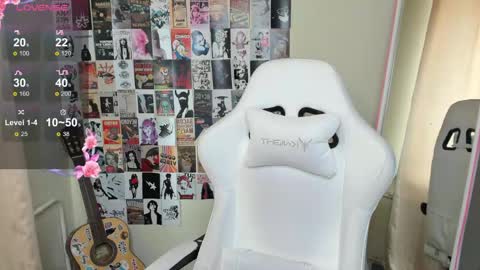 Snapshot of evelinalu chatting on 05/10/26, 01:22 Evelina online show from 05/10/26, 01:22