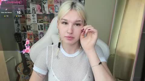 Snapshot of evelinalu chatting on 05/19/26, 01:44 Evelina online show from 05/19/26, 01:44