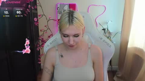 Snapshot of evelinalu chatting on 05/20/26, 01:12 Evelina online show from 05/20/26, 01:12