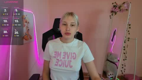 Snapshot of evelinalu chatting on 06/02/26, 03:41 Evelina online show from 06/02/26, 03:41