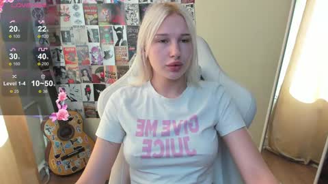 Snapshot of evelinalu chatting on 06/04/26, 01:55 Evelina online show from 06/04/26, 01:55