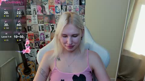 Snapshot of evelinalu chatting on 06/09/26, 01:17 Evelina online show from 06/09/26, 01:17