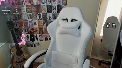 Snapshot of evelinalu chatting on 06/19/26, 01:21 Evelina online show from 06/19/26, 01:21