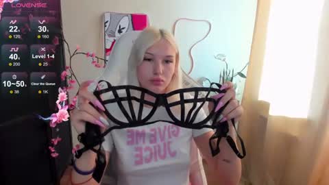 Evelina online show from 07/25/26, 01:15