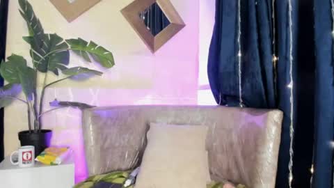 evelyn__rose1 online show from 06/05/26, 06:52