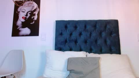 Snapshot of evelyn_desire chatting on 12/20/25, 11:39 evelyn_desire online show from 12/20/25, 11:39