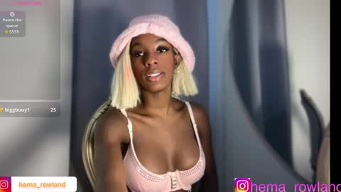 E V E L Y N  online show from 12/12/24, 11:18