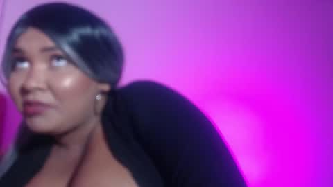 Evelyn Sandoval online show from 10/10/25, 01:26