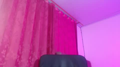 Evelyn Sandoval online show from 10/25/25, 02:30