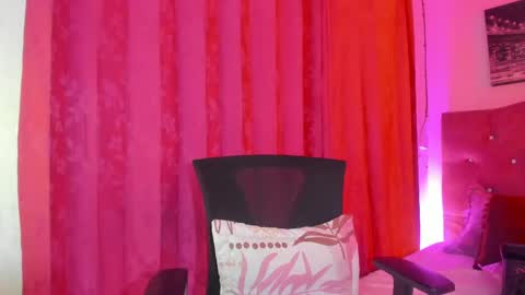 Evelyn Sandoval online show from 04/14/26, 12:27