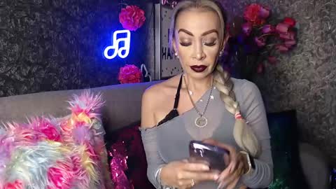 EvelynaGrey online show from 01/20/25, 02:43