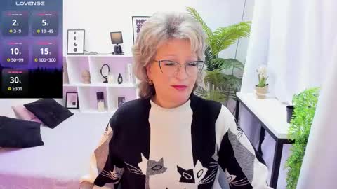 Evelyn online show from 12/02/25, 05:13