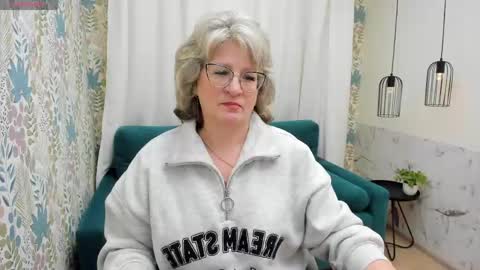 Evelyn online show from 04/15/26, 05:14