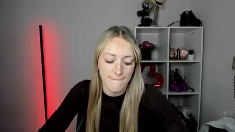 evelynblond online show from 07/15/26, 12:32