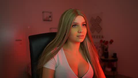 Snapshot of evelyncage_ chatting on 12/15/24, 06:59 evelyncage_ online show from 12/15/24, 06:59