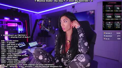 Evelyne online show from 12/20/24, 05:57