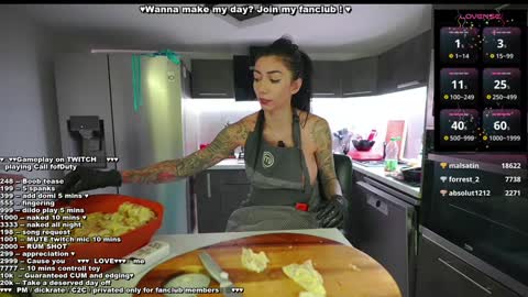 Evelyne online show from 12/24/24, 03:49