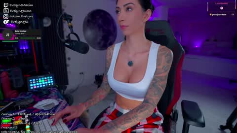 Evelyne online show from 03/12/26, 06:47