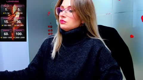 Snapshot of evelyne_rose chatting on 12/28/24, 05:55 evelyne_rose online show from 12/28/24, 05:55