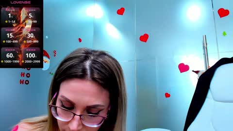 Snapshot of evelyne_rose chatting on 01/03/25, 12:19 evelyne_rose online show from 01/03/25, 12:19