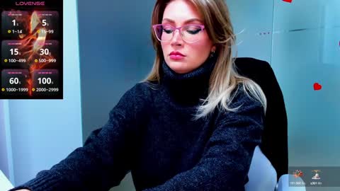 Snapshot of evelyne_rose chatting on 01/11/25, 05:52 evelyne_rose online show from 01/11/25, 05:52