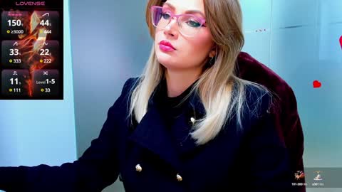 Snapshot of evelyne_rose chatting on 01/12/25, 07:00 evelyne_rose online show from 01/12/25, 07:00
