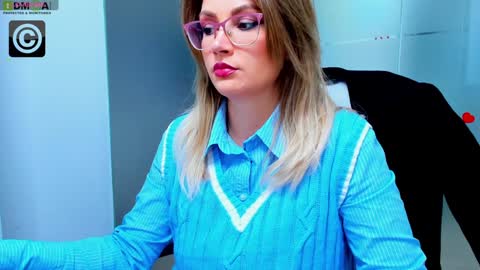 Snapshot of evelyne_rose chatting on 01/27/25, 06:19 evelyne_rose online show from 01/27/25, 06:19