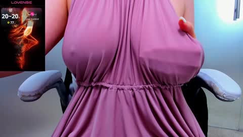 Snapshot of evelyne_rose chatting on 02/05/25, 12:27 evelyne_rose online show from 02/05/25, 12:27