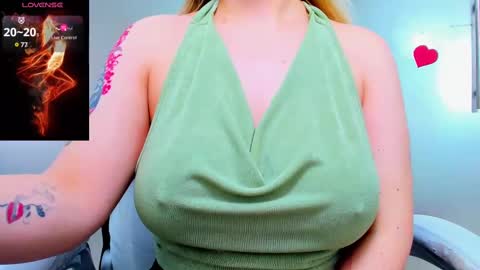 Snapshot of evelyne_rose chatting on 02/28/25, 12:31 evelyne_rose online show from 02/28/25, 12:31