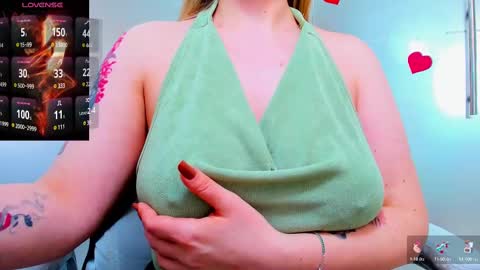 Snapshot of evelyne_rose chatting on 03/04/25, 12:22 evelyne_rose online show from 03/04/25, 12:22