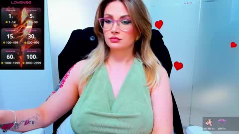 Snapshot of evelyne_rose chatting on 03/12/25, 09:12 evelyne_rose online show from 03/12/25, 09:12