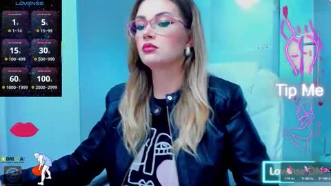 Snapshot of evelyne_rose chatting on 09/14/25, 04:22 evelyne_rose online show from 09/14/25, 04:22