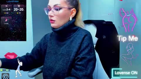 Snapshot of evelyne_rose chatting on 10/09/25, 05:05 evelyne_rose online show from 10/09/25, 05:05