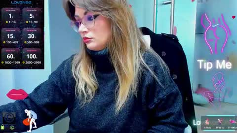 Snapshot of evelyne_rose chatting on 10/10/25, 05:17 evelyne_rose online show from 10/10/25, 05:17