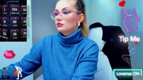 Snapshot of evelyne_rose chatting on 10/18/25, 07:31 evelyne_rose online show from 10/18/25, 07:31