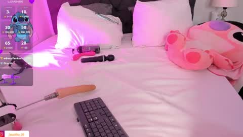 Snapshot of evelynhoward23 chatting on 06/11/26, 12:32 LAURA SOFIA INDEPENDENT MODEL FOLLOW ME NOW ALMOST 10000 FOLLOWERS online show from 06/11/26, 12:32