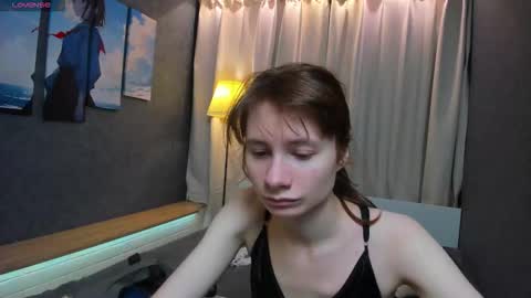 Snapshot of evelynjin_ chatting on 10/24/25, 04:14 Evelyn online show from 10/24/25, 04:14