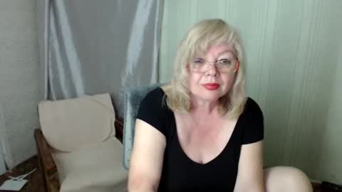 Snapshot of evelynloveshy chatting on 06/06/26, 08:35 BarbaraBlondy online show from 06/06/26, 08:35