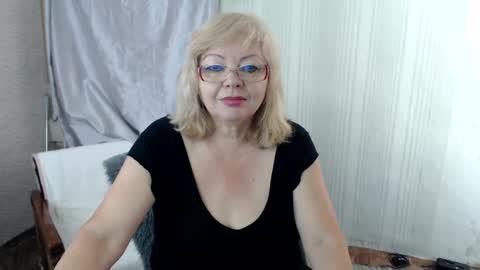 Snapshot of evelynloveshy chatting on 06/12/26, 06:12 BarbaraBlondy online show from 06/12/26, 06:12