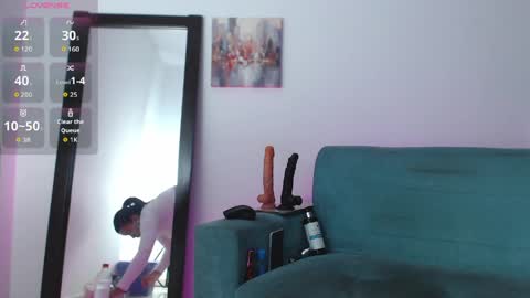 Evelyn martinez  online show from 04/07/26, 07:58