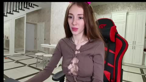 evelynn_mooree online show from 12/19/24, 10:42