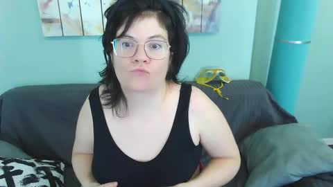 Snapshot of everly_rays chatting on 02/17/25, 07:21 Everly online show from 02/17/25, 07:21