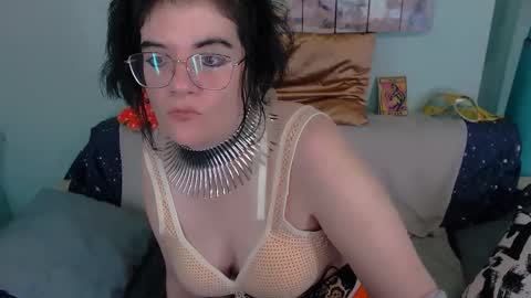 Everly online show from 11/06/25, 08:54