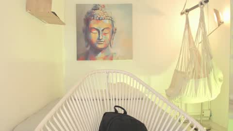 Snapshot of everyh chatting on 12/10/24, 01:43 Sophia online show from 12/10/24, 01:43