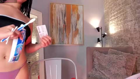 Snapshot of everyh chatting on 02/12/25, 08:07 Sophia online show from 02/12/25, 08:07