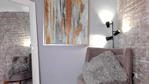 Snapshot of everyh chatting on 03/08/25, 08:14 Sophia online show from 03/08/25, 08:14